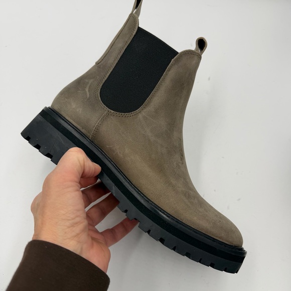 NEW Everlane Mushroom Suede Leather Lug Sole Chelsea Bootie in Size 7.5 - Picture 5 of 12